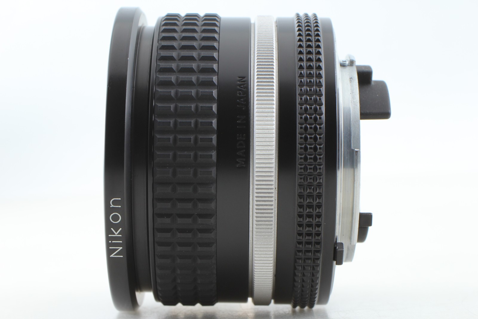 [Almost MINT] Nikon Ai-s Ais Nikkor 20mm f/2.8 Ultra Wide Angle Lens From JAPAN