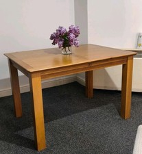 Solid Oak Extendable Dining Table Good condition 