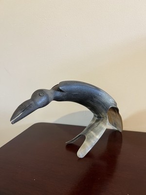 Handgeschnitzte Vogel Figur aus Naturhorn handgeschnitzt Wohndeko