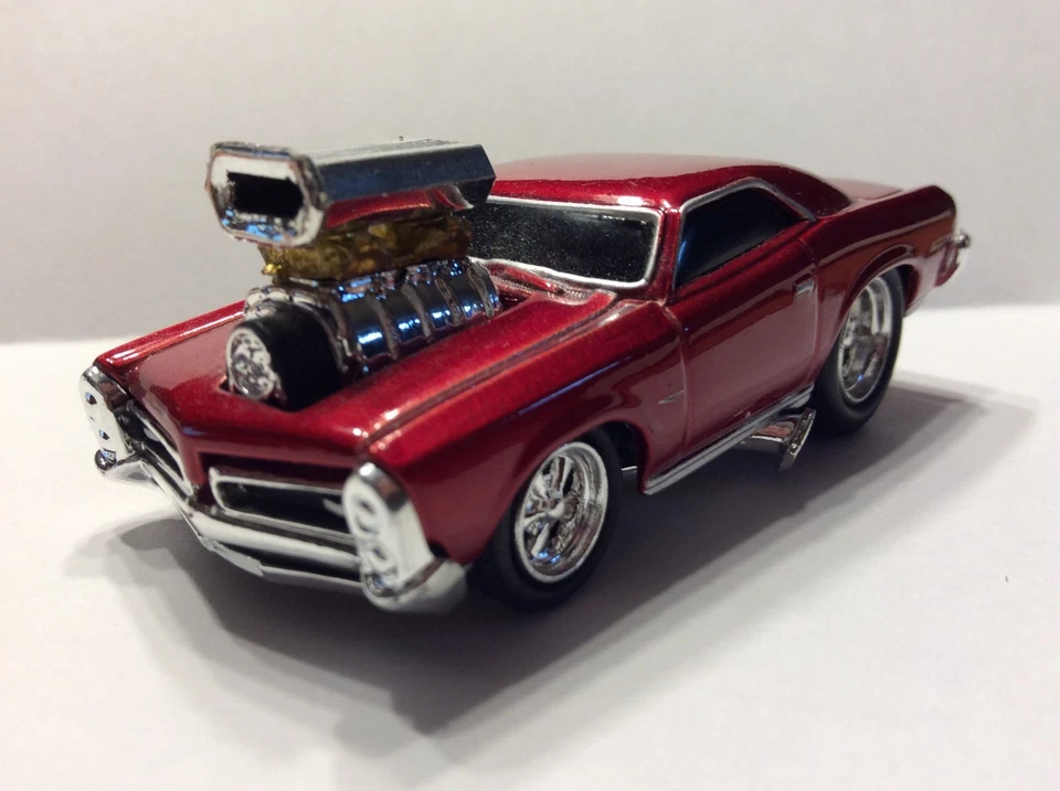MUSCLE MACHINES 1966 PONTIAC GTO  LIMITED EDITION  1/64 DIECAST 66 GTO  - Image 3 of 4