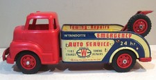 1950's Vintage WYANDOTTE TOY "EMERGENCY AUTO SERVICE" WRECKER TRUCK - 15 1/2"