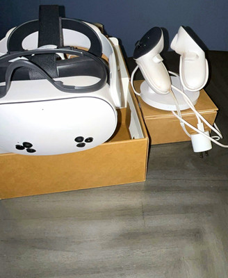 Meta Quest 3 Standalone VR Headset White w/ Touch Plus Controllers & Charger