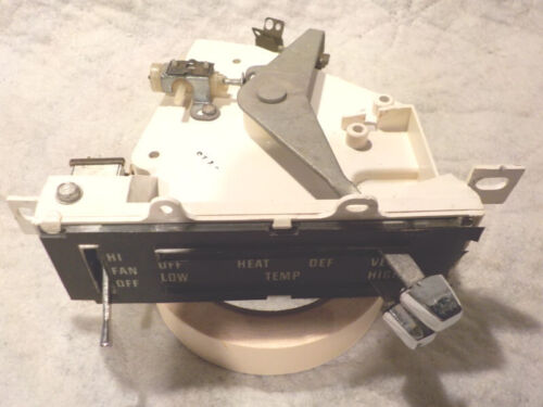 71 72 73 74 MOPAR B-BODY HEATER CONTROL SWITCH PANEL - Picture 2 of 6