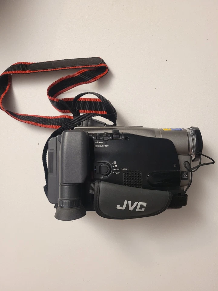 JVC Compact VHS Camcorder GR-AXM151U - Image 3 of 4
