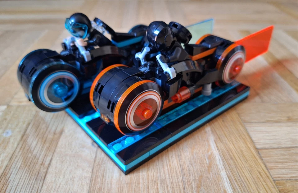 LEGO Ideas 21314 TRON: Legacy, Foto 2 von 5