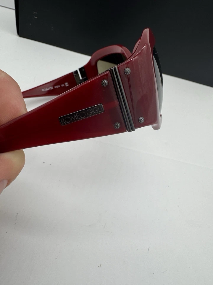复古 Y2K Romeo Gigli RG64103 樱桃红色太阳镜带盒 二手状况完好 U2 意大利 — 第 3/4 张图片