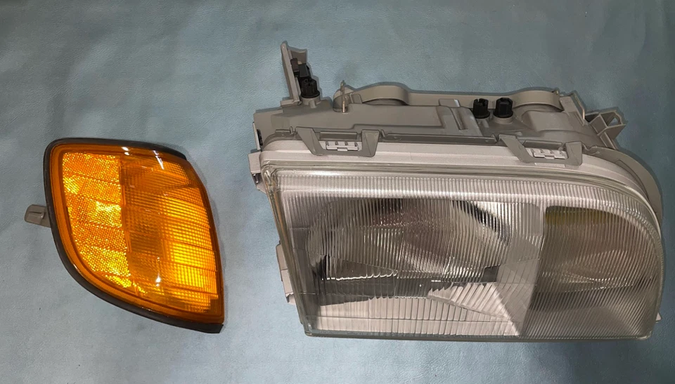 Conjunto combinado de faros Hella RH - 0 302 454 014 / 140-820-66-61 - para W140 Foto 2 de 4