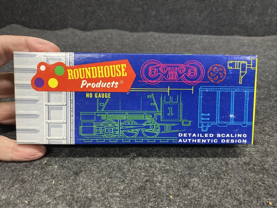 Roundhouse Products 7852 50’ Bathtub Gondola CHESSIE C&O In Box (RH103125-05) - Image 2 of 4