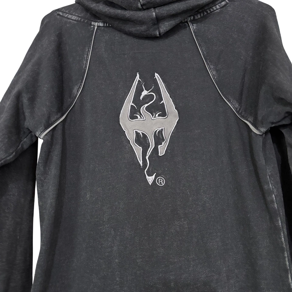 Sudadera con Capucha Bethesda Skyrim Talla Mediana Imperial Dragon Descontinuada 2018 RARA - Imagen 4 de 4