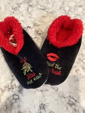 NWT Snoozies Pairables MEN  S slipper Kiss Me Now /grip soles size L