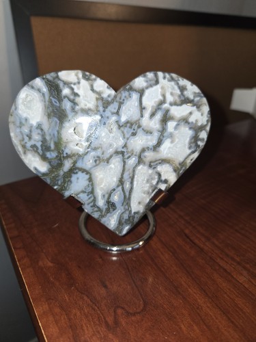 Heart-Shaped Polished Stone Carving with Metal Display Stand - Picture 4 of 4