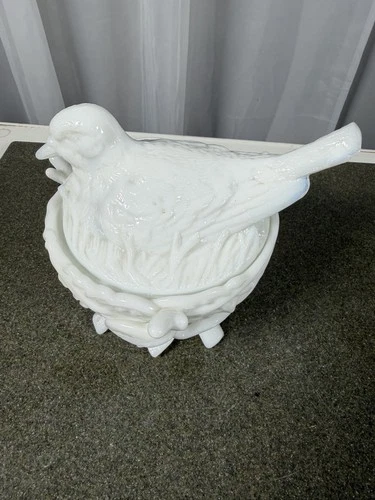 Vintage Westmoreland Milk Glass Bird On Nest Covered Candy Dish Please Read