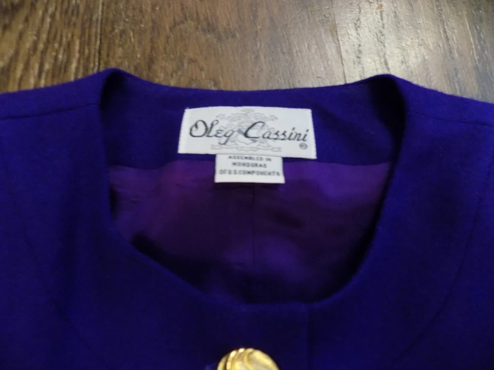 Blazer De Colección Elegante Púrpura Profundo Oleg Cassini Talla 14 Bolsillos Sin Cuello Chaqueta Usado en Excelente Condición Foto 3 de 4