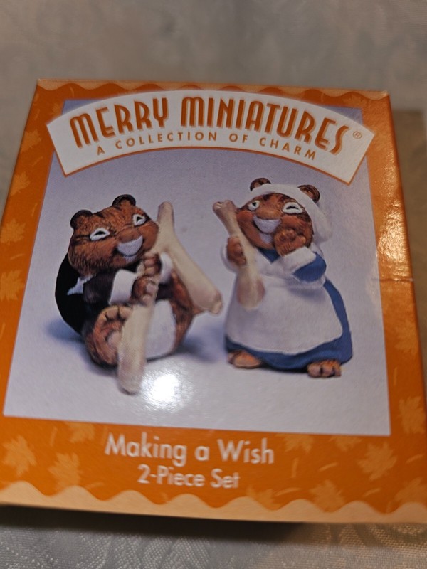 Hallmark Merry Miniatures Making A Wish 2-Piece Set – New in Box!