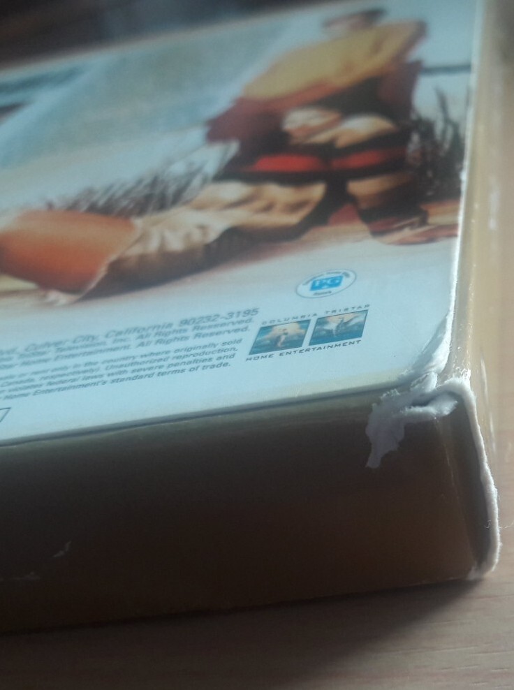 White DVD case for "Dawsons Creek" with red-toned cover and yellow spine text, including title and season number.