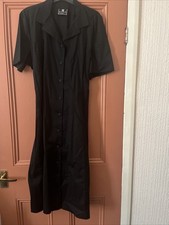 MIDI LENGTH BLACK SHORT SLEEVED DRESS (SIZE 22)