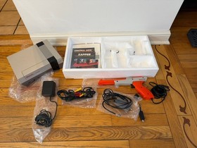 Nintendo NES Console Action Set Complete CIB Mario/Duck Hunt bags & inserts 