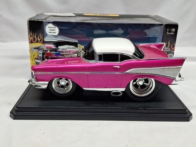 Vintage Muscle Machines Too Cool '57 Chevy Bel Air in Pink 1:18