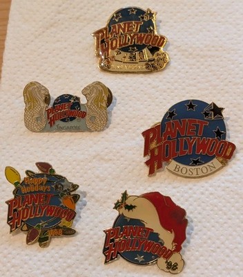 5 PLANET HOLLYWOOD - PINS - Button - Boston,Las Vegas, Singapore..... Konvolut 