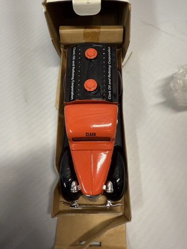 1937 Chevy Tanker Clarks Super Gas Lockable Metal Coin Vehicle Bank 1:25 Scale - Picture 5 of 10