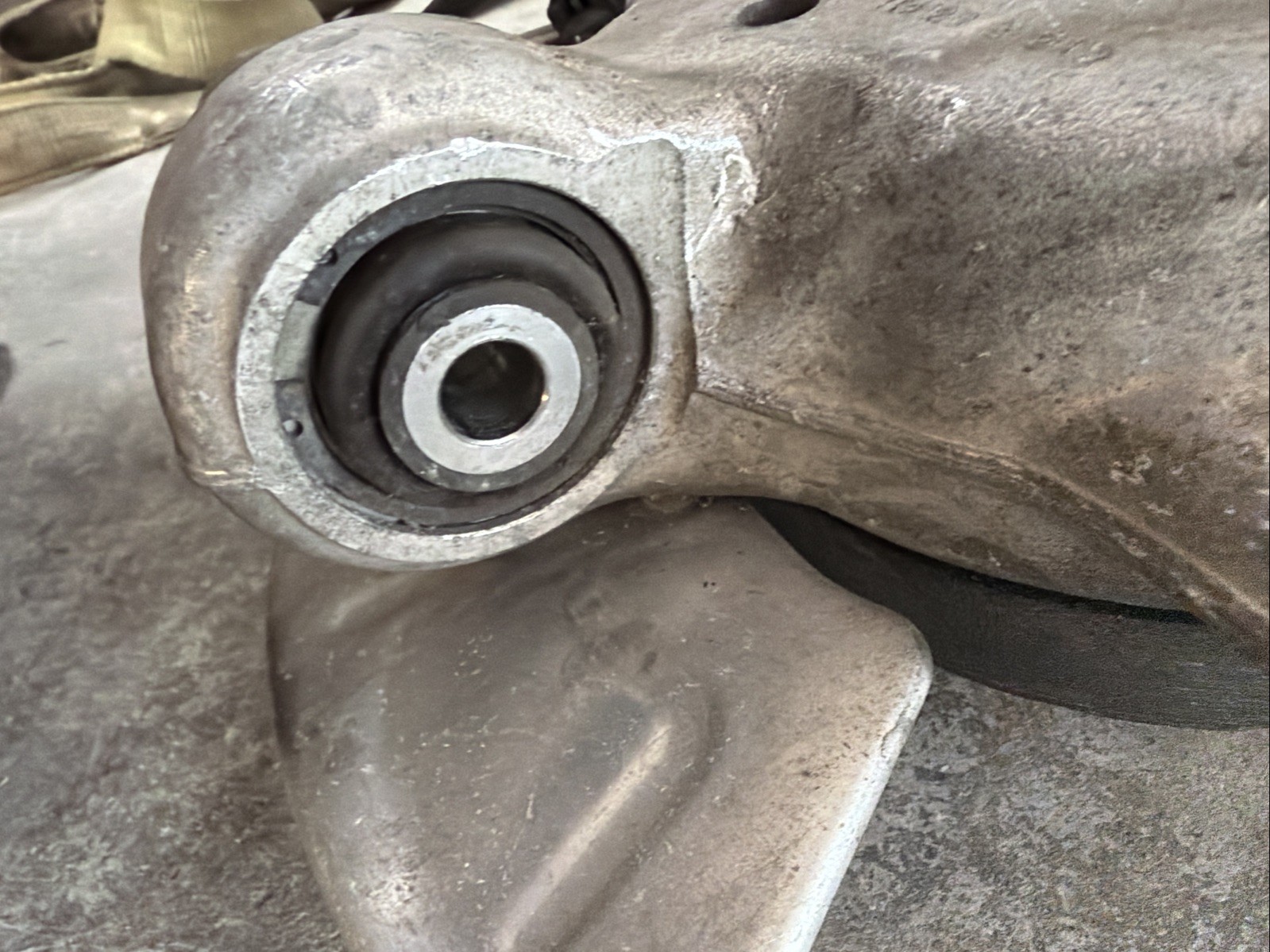 Ferrari 458 Italia California Left Rear Spindle Knuckle - 299933