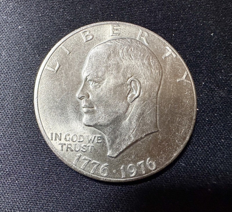 1776-1976  Type 2 -Eisenhower Bell Moon  Dollar US Bicentennial Coin