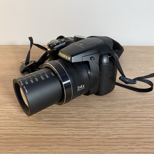 Fujifilm FinePix S4200 14MP Digital Bridge Camera 24x Optical Zoom - Tested - Picture 3 of 14