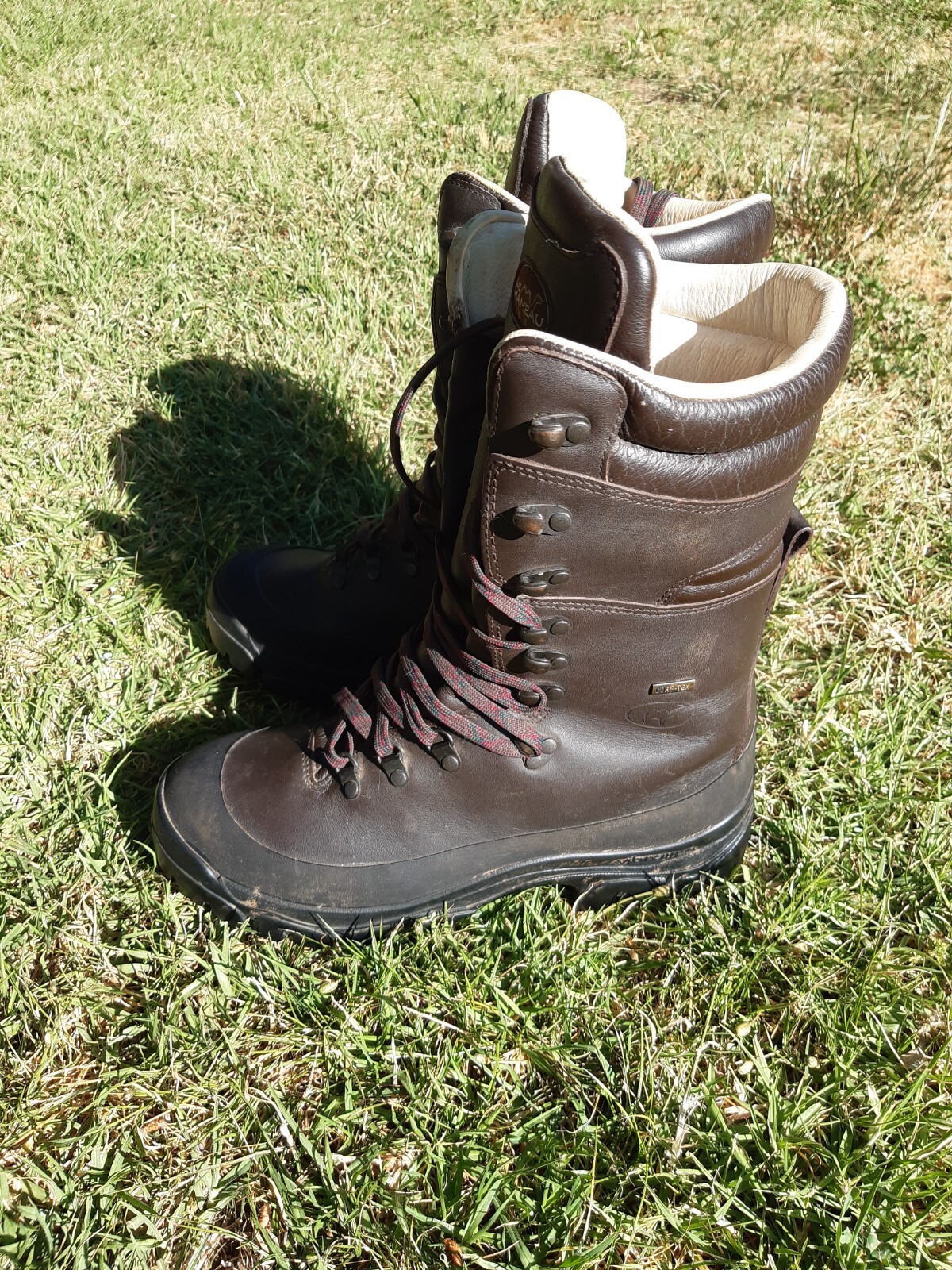 Le Chameau lace up hiking boots unisex Mens UK8 USA 8.5 Womens USA 9.5