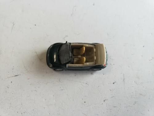 HO Scale Volkswagen Bug Convertible - Picture 5 of 6