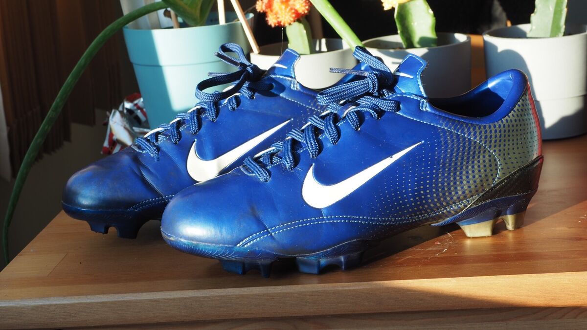 NIKE MERCURIAL VAPOR II R9 FG * 307756 801 * 5 US * ORANGE NIKE MERCURIAL VAPOR II R9 FG * 307756 801 * 5 US * ORANGE