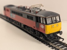Hornby R322 OO Gauge Bo-Bo Electric Locomotive – Class 86 – Express Livery