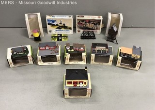 Bachmann N Scale Model Railroad Building Accessory Lot 10 Pieces Vintage Boxed