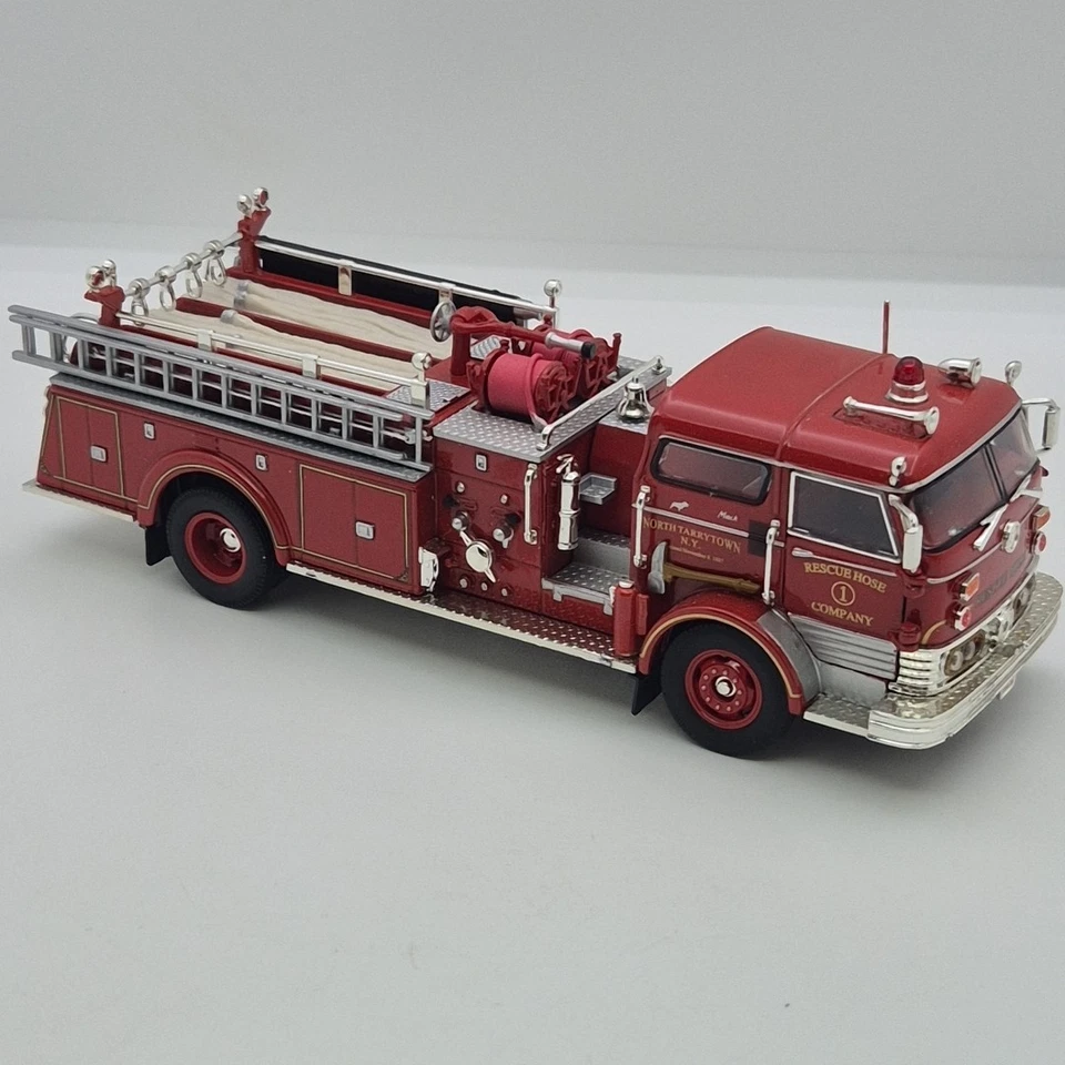 Signature Models 1960 Mack C Fire Pumper 1:50 Scale Model Truck - Image 3 of 4