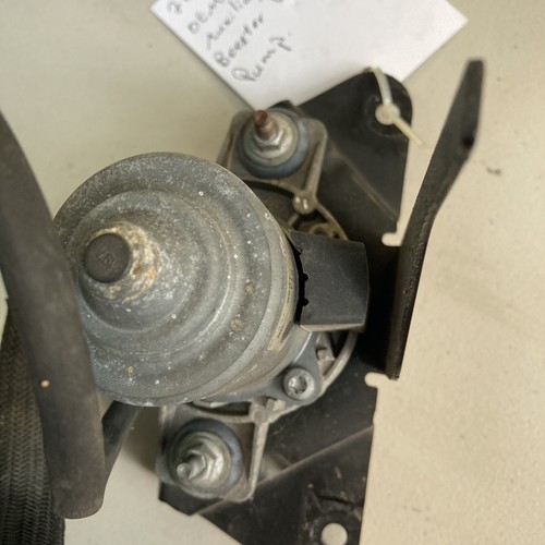 2009-2011 Buick Enclave Power Brake Booster Vacuum Pump Used 20803252 OEM - Picture 6 of 7