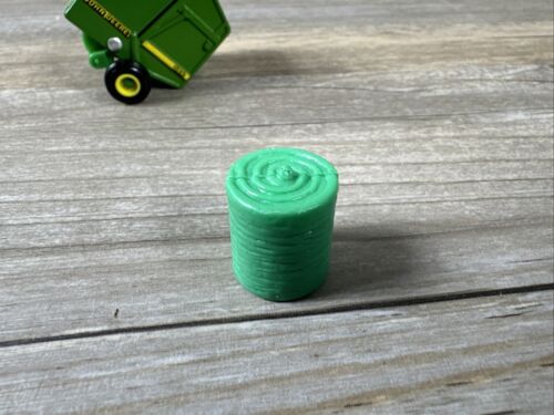 Ertl 1/64 John Deere 566 Round Baler With Plastic Round Bale - Picture 8 of 8