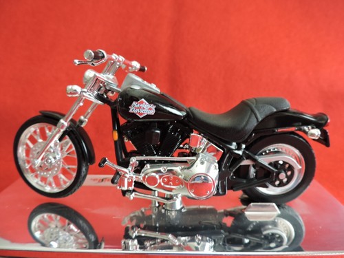 Maisto Three Harley Davidson Models FLHT Electra,FLSTF Fat Boy,FXSTB Night Train - Picture 10 of 18