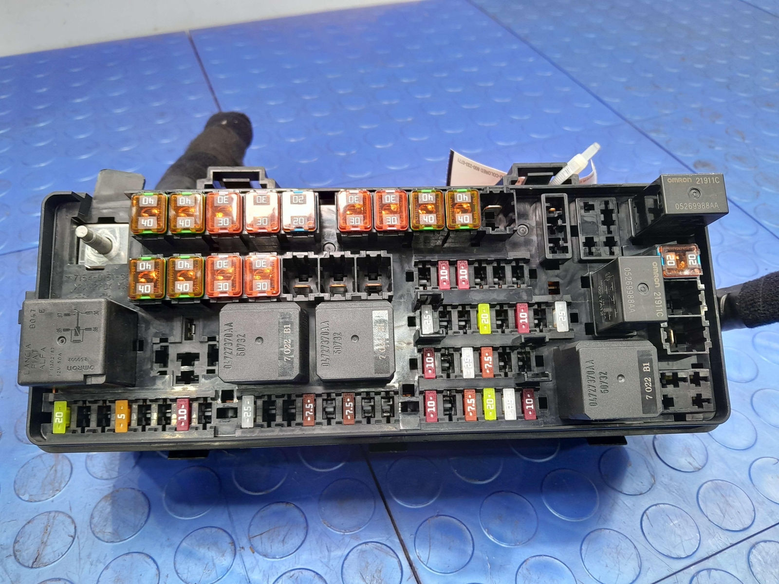 17-24 Maserati Trunk Cabin Fuse Box Relay Junction Block Genuine OEM 670036299