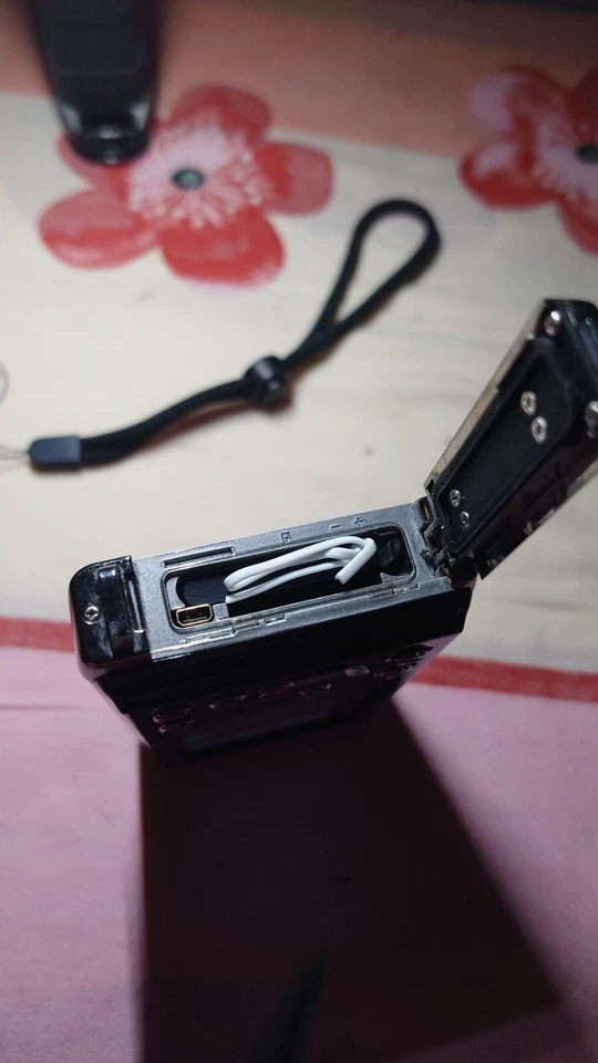 Rollei Sportsline 85 Digitalkamera 8MP wasserdichte Unterwasserkamera Battdeck - Bild 2 von 4