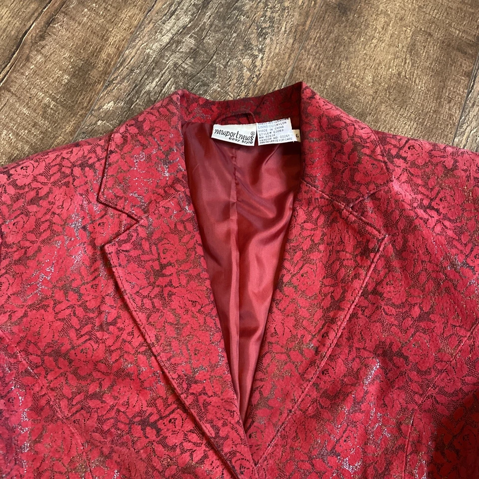 De colección Newport News | Almohadillas de hombro con estampado de encaje negro de gamuza para mujer 6 Foto 3 de 4