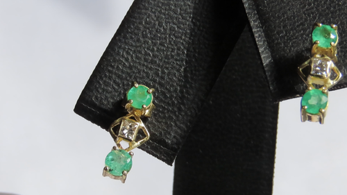 Pendientes de oro 18 cts con esmeraldas y diamantes naturales - Vídeo 1 de 1