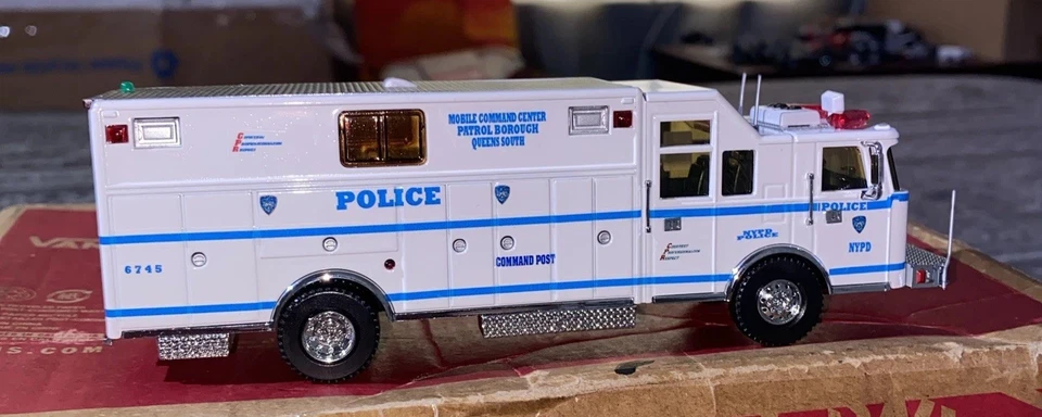 Kitbash 1/64 CODE3 Pierce Mobile Command Post NYPD NEW YORK POLICE DEPARTMENT - Image 3 of 4