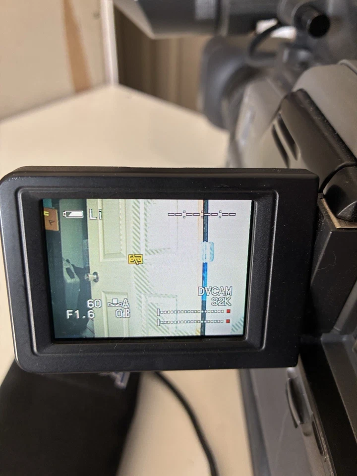 Sony DSR-250 DVCam Camcorder w/ DXF-801 Viewfinder 3CCD Lens With Bag - Image 4 of 4