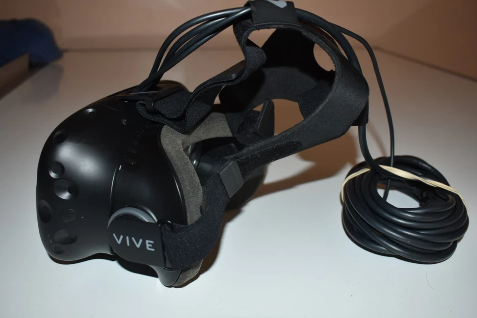 HTC Vive VR Virtual Reality Headset w/Base Stations, Controllers, Power & Cables - Image 4 of 4