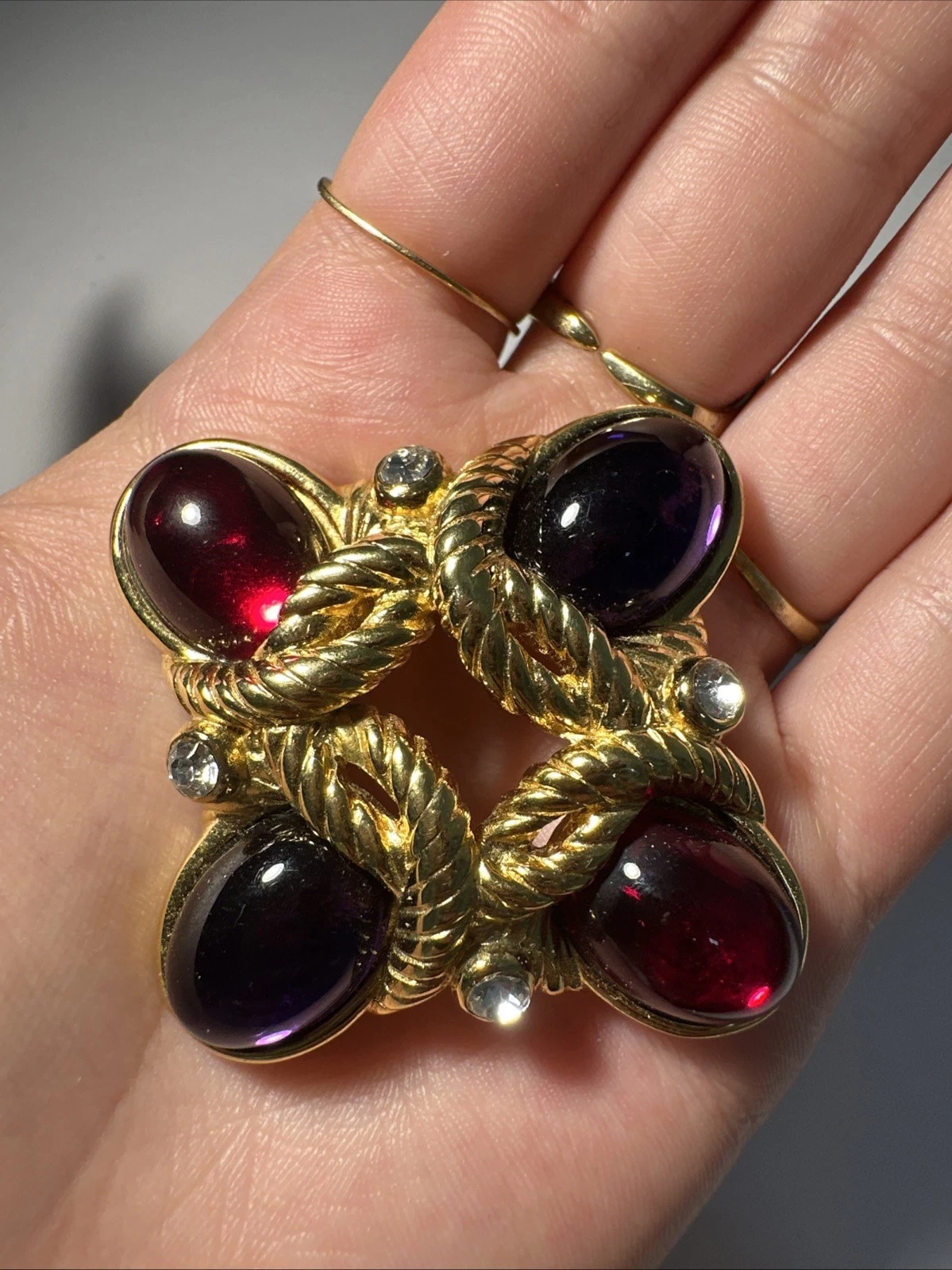Broche Dorée, Cordée Pierre Rouge/ Violette Strass Blanc Bijoux Fantaisie