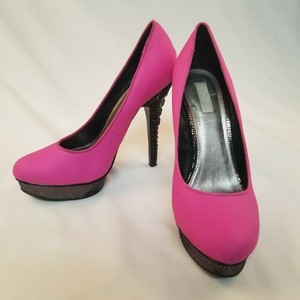 pink pumps size 5