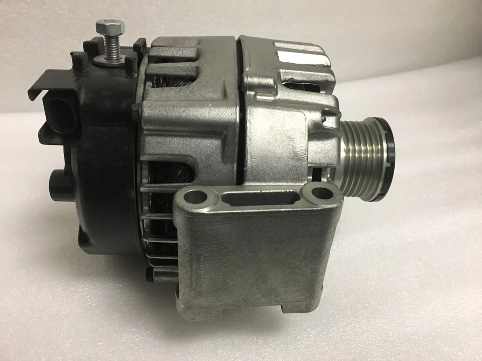 Alternador Mercedes Benz Sprinter 2015-2016 2,1 L 200 amperios OEM Valeo 0009063122 Foto 2 de 4