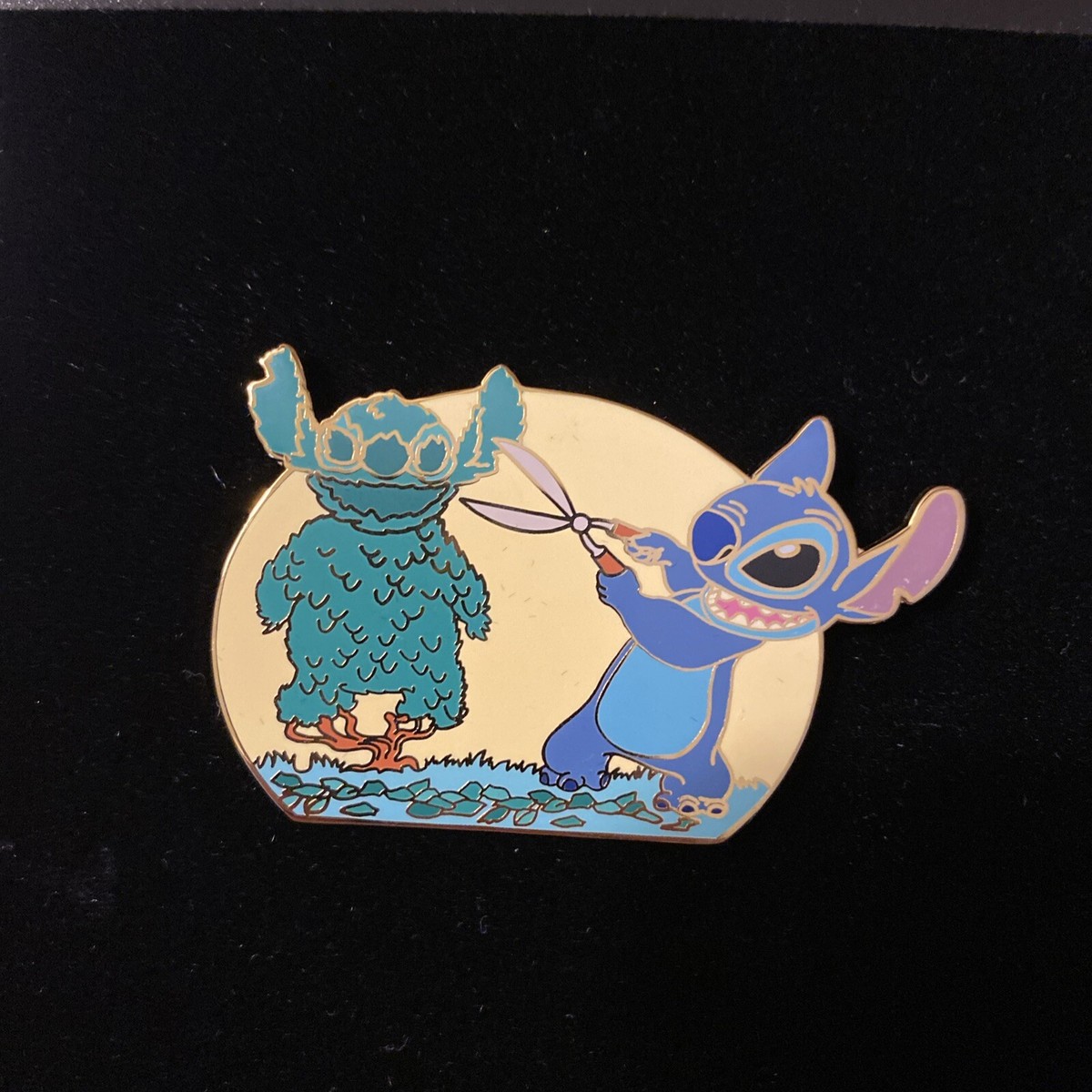 Vintage Disney Auctions Lilo & Stitch Stitch w/ Topiary Pin New
