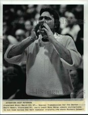 1987 Press Photo Mike Moran shouts instruction in Kent regional playoffs