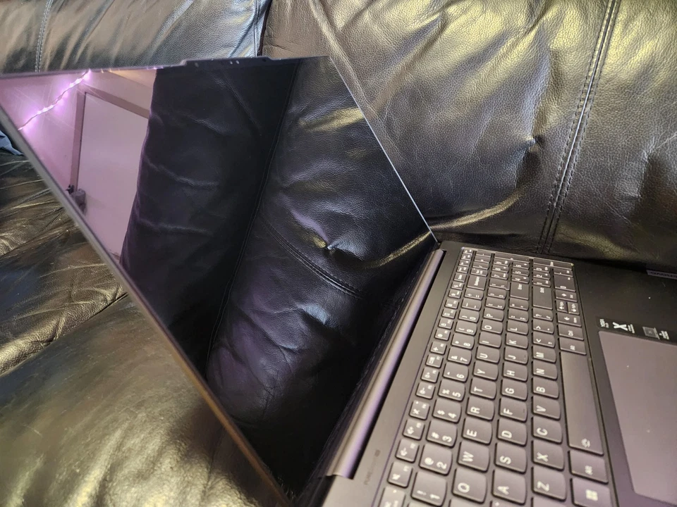 Lenovo Yoga Pro 9 16IRP8 Gen 8 i7-13905H RTX4060 32GB 1TB MiniLED Windows Laptop - image 3 of 4