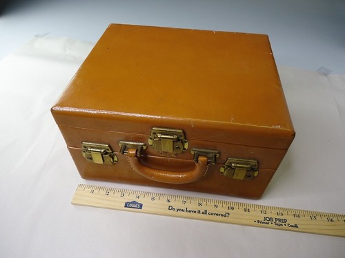 Vintage Trip Mode New York vanity case with original mirror and Customs stamp